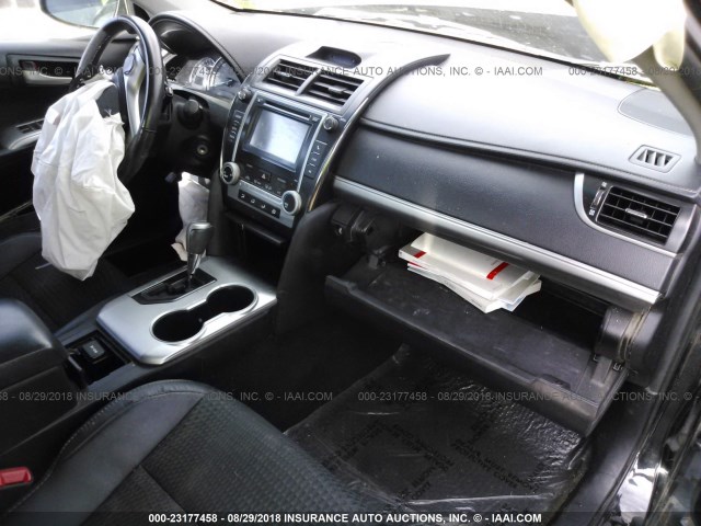 4T1BF1FK4DU232729 - 2013 TOYOTA CAMRY L/SE/LE/XLE Qara foto 5