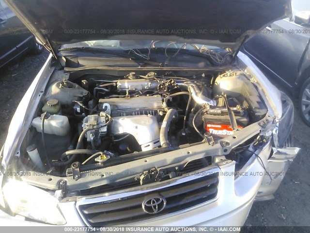 JT2BG22K510546575 - 2001 TOYOTA CAMRY CE/LE/XLE 银色 照片 10