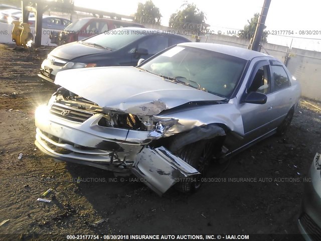 JT2BG22K510546575 - 2001 TOYOTA CAMRY CE/LE/XLE 银色 照片 2