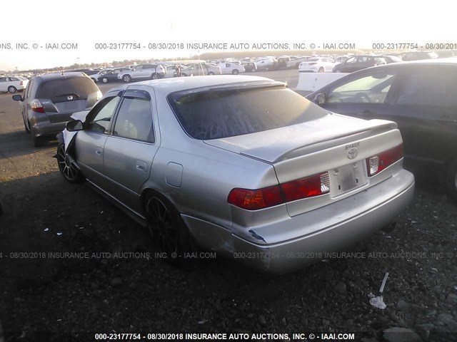 JT2BG22K510546575 - 2001 TOYOTA CAMRY CE/LE/XLE 银色 照片 3