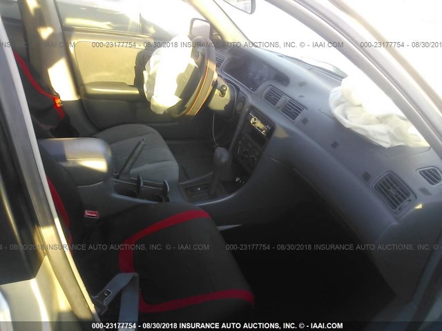 JT2BG22K510546575 - 2001 TOYOTA CAMRY CE/LE/XLE 银色 照片 5