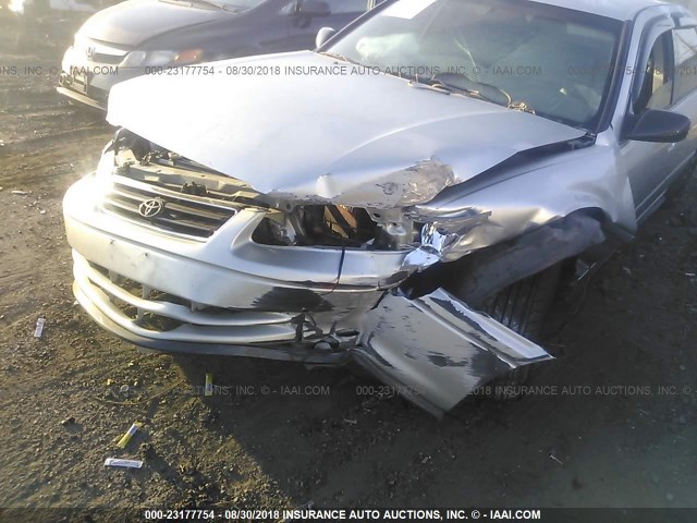 JT2BG22K510546575 - 2001 TOYOTA CAMRY CE/LE/XLE 银色 照片 6