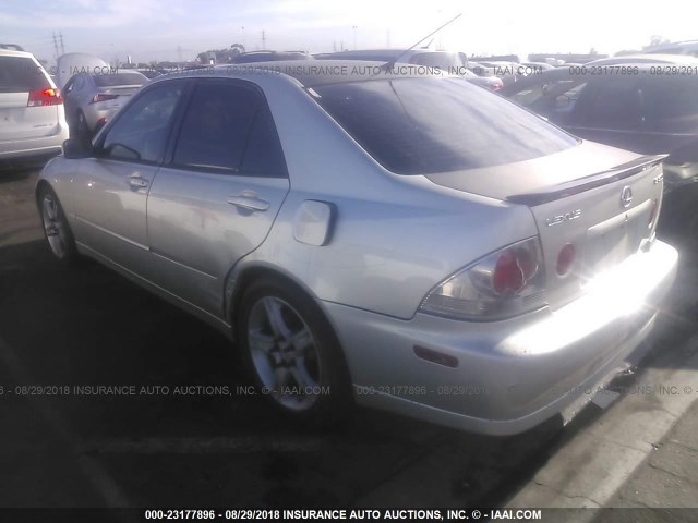 JTHBD192720056722 - 2002 LEXUS IS 300 SILVER photo 3