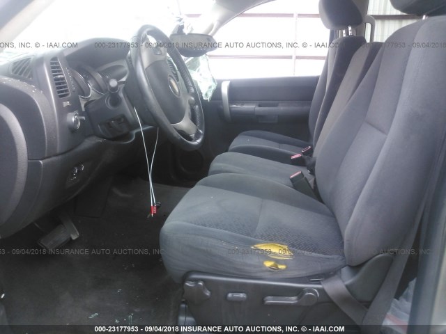 1GCHC236X8F171823 - 2008 CHEVROLET SILVERADO C2500 HEAVY DUTY GRAY photo 5