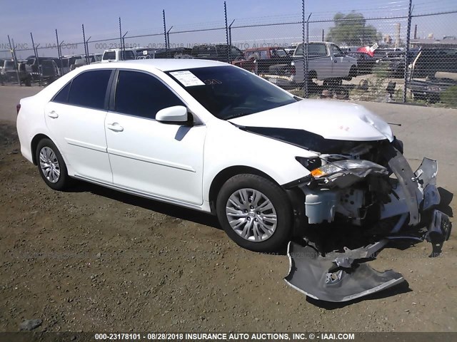 4T4BF1FK2ER343657 - 2014 TOYOTA CAMRY L/SE/LE/XLE თეთრი ფოტო 1