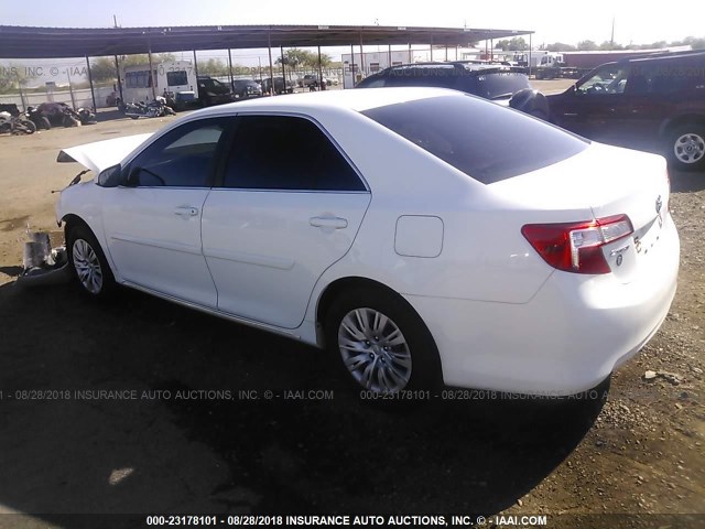 4T4BF1FK2ER343657 - 2014 TOYOTA CAMRY L/SE/LE/XLE თეთრი ფოტო 3