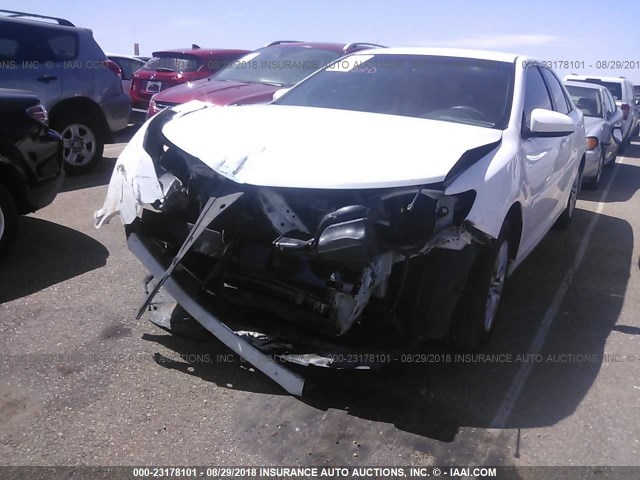 4T4BF1FK2ER343657 - 2014 TOYOTA CAMRY L/SE/LE/XLE თეთრი ფოტო 6