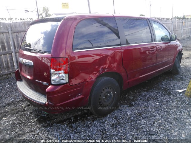 2A4RR4DE3AR136036 - 2010 CHRYSLER TOWN & COUNTRY LX RED photo 4