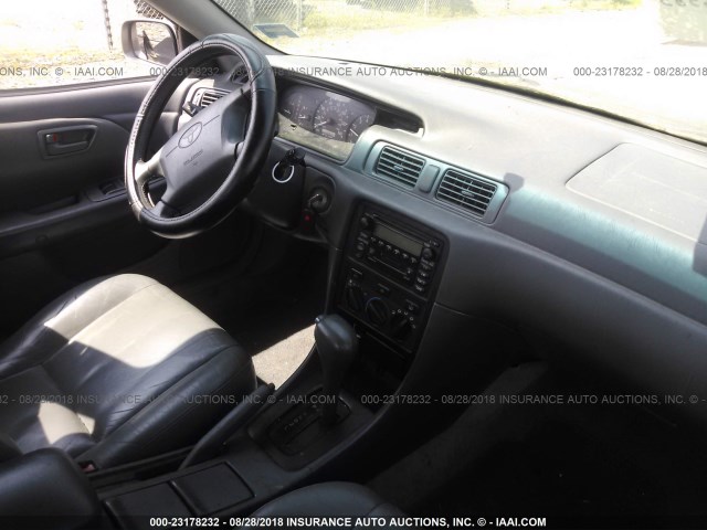 JT2BG22K5Y0492463 - 2000 TOYOTA CAMRY CE/LE/XLE 灰色 照片 5