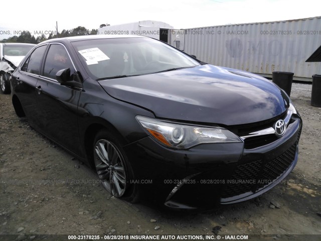 4T1BF1FK2HU813944 - 2017 TOYOTA CAMRY LE/XLE/SE/XSE 黑色 照片 1