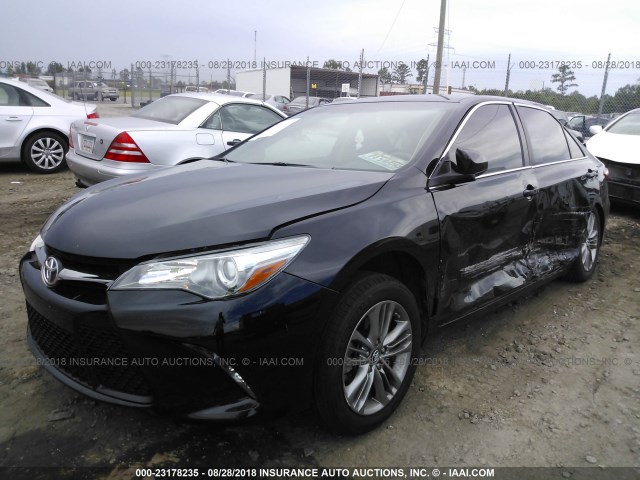 4T1BF1FK2HU813944 - 2017 TOYOTA CAMRY LE/XLE/SE/XSE 黑色 照片 2