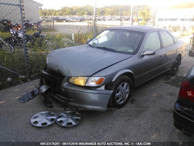 4T1BF22K3YU096613 - 2000 TOYOTA CAMRY LE/XLE GRAY photo 2