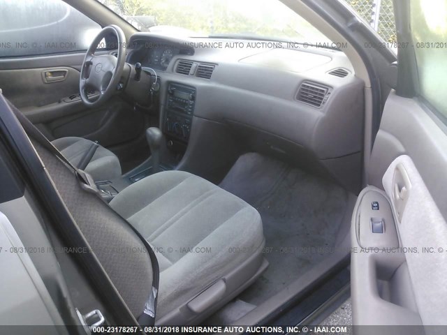4T1BF22K3YU096613 - 2000 TOYOTA CAMRY LE/XLE 灰色 照片 5