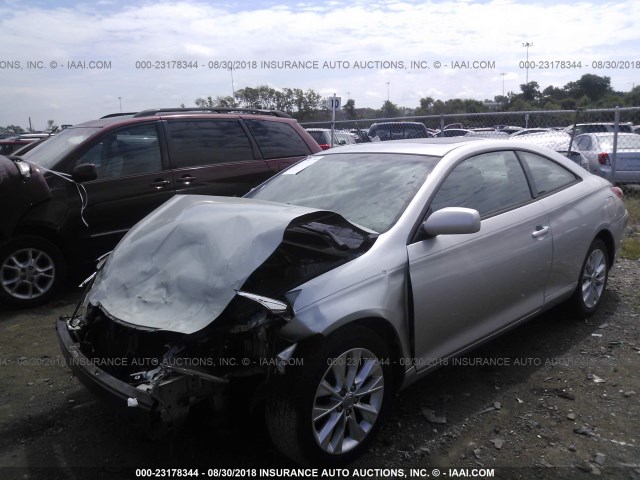 4T1CA38P54U011079 - 2004 TOYOTA CAMRY SOLARA SE/SLE ვერცხლისფერი ფოტო 2