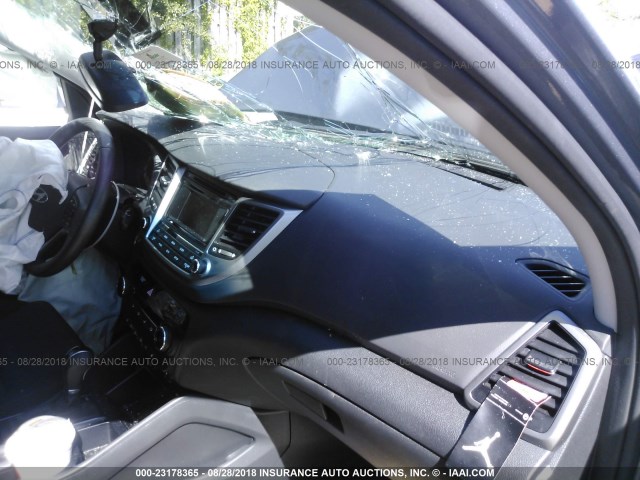 KM8J33A25HU489007 - 2017 HYUNDAI TUCSON LIMITED/SPORT AND ECO/SE GRAY photo 5