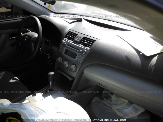 4T4BF3EK1AR032731 - 2010 TOYOTA CAMRY SE/LE/XLE შავი ფოტო 5