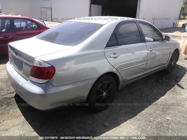 4T1BE32K35U552579 - 2005 TOYOTA CAMRY LE/XLE/SE Күміс фото 4