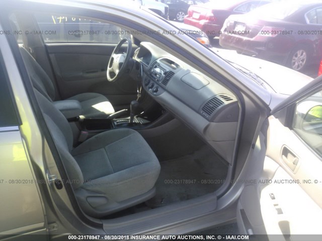 4T1BE32K12U573250 - 2002 TOYOTA CAMRY LE/XLE/SE 棕色 照片 5