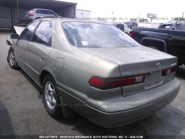 JT2BG28KXX0275724 - 1999 TOYOTA CAMRY LE/XLE GOLD photo 3