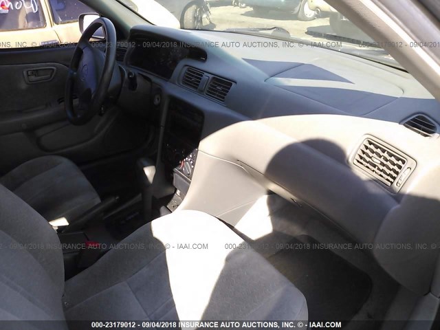 JT2BG22K8V0084647 - 1997 TOYOTA CAMRY LE/XLE 金色 照片 5