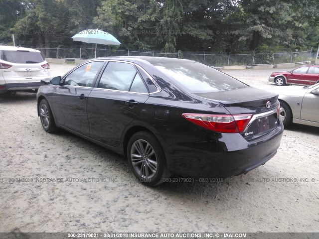 4T1BF1FK5HU280830 - 2017 TOYOTA CAMRY LE/XLE/SE/XSE 黑色 照片 3