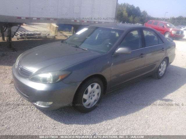 JTDBE32K030167456 - 2003 TOYOTA CAMRY LE/XLE GRAY photo 2