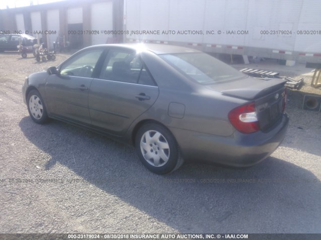 JTDBE32K030167456 - 2003 TOYOTA CAMRY LE/XLE GRAY photo 3