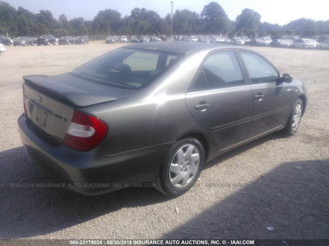 JTDBE32K030167456 - 2003 TOYOTA CAMRY LE/XLE GRAY photo 4