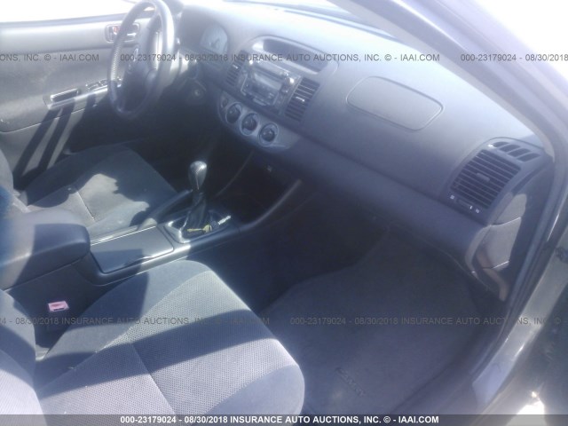 JTDBE32K030167456 - 2003 TOYOTA CAMRY LE/XLE GRAY photo 5