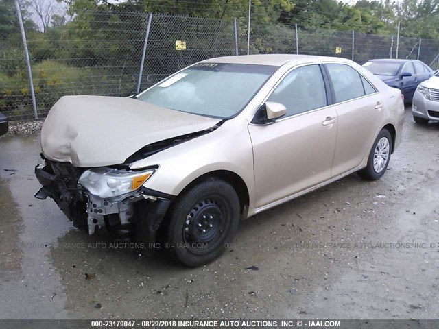 4T1BF1FKXCU059104 - 2012 TOYOTA CAMRY SE/LE/XLE ოქროსფერი ფოტო 2