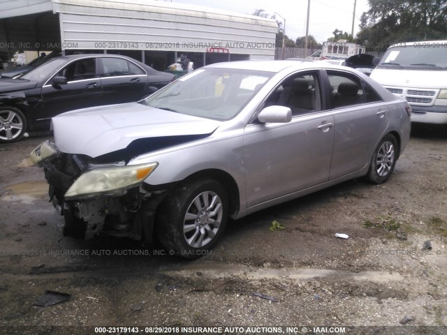 4T1BF3EK6AU058770 - 2010 TOYOTA CAMRY SE/LE/XLE SILVER photo 2