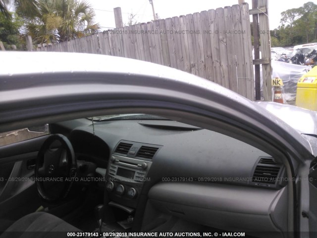 4T1BF3EK6AU058770 - 2010 TOYOTA CAMRY SE/LE/XLE SILVER photo 5