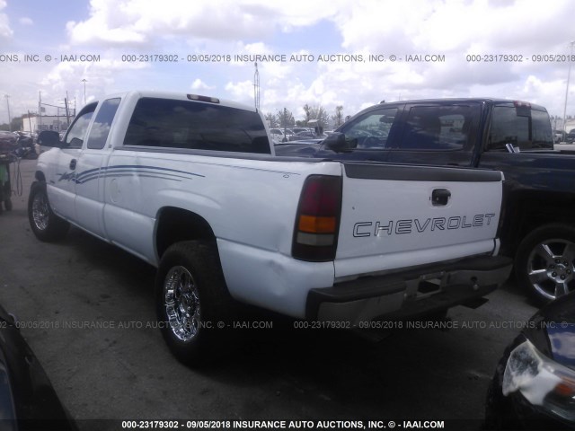 1GCGC29U6YE384064 - 2000 CHEVROLET SILVERADO C2500 WHITE photo 3