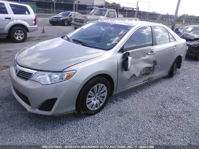 4T1BF1FK3EU814564 - 2014 TOYOTA CAMRY L/SE/LE/XLE Bej foto 2