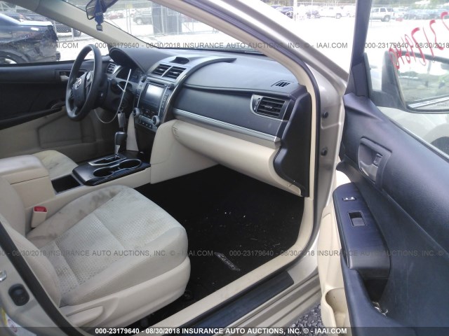 4T1BF1FK3EU814564 - 2014 TOYOTA CAMRY L/SE/LE/XLE Bej foto 5