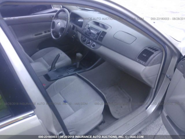 4T1BE32K52U564115 - 2002 TOYOTA CAMRY LE/XLE/SE 棕色 照片 5