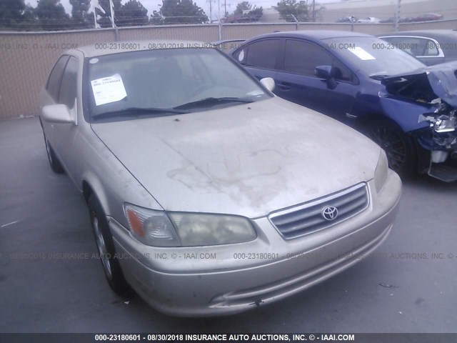 JT2BG22K810535165 - 2001 TOYOTA CAMRY CE/LE/XLE 金色 照片 1