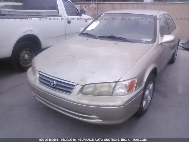 JT2BG22K810535165 - 2001 TOYOTA CAMRY CE/LE/XLE 金色 照片 2
