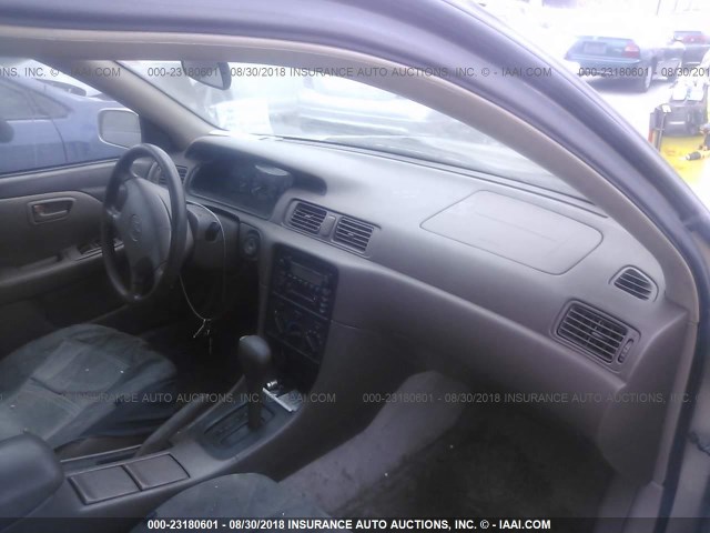 JT2BG22K810535165 - 2001 TOYOTA CAMRY CE/LE/XLE 金色 照片 5