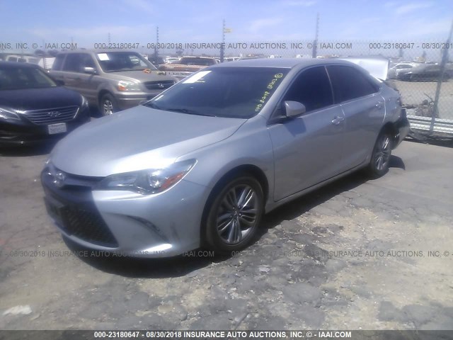 4T1BF1FK5GU189927 - 2016 TOYOTA CAMRY LE/XLE/SE/XSE 银色 照片 2