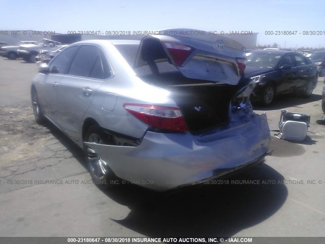 4T1BF1FK5GU189927 - 2016 TOYOTA CAMRY LE/XLE/SE/XSE 银色 照片 3