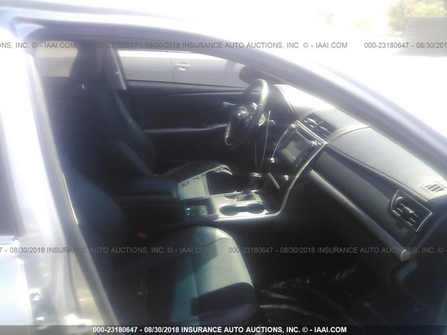 4T1BF1FK5GU189927 - 2016 TOYOTA CAMRY LE/XLE/SE/XSE 银色 照片 5
