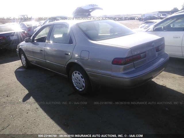 JT2BG22K7W0235592 - 1998 TOYOTA CAMRY CE/LE/XLE 灰色 照片 3