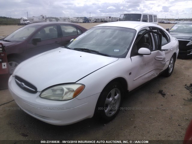 1FAFP55S82A190386 - 2002 FORD TAURUS SES WHITE photo 2