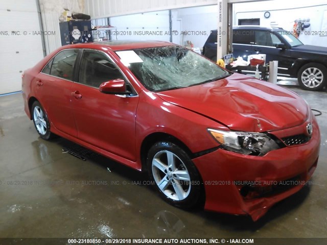 4T1BF1FKXCU606422 - 2012 TOYOTA CAMRY SE/LE/XLE 红色 照片 1
