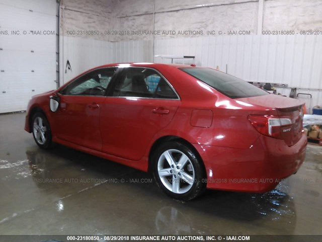 4T1BF1FKXCU606422 - 2012 TOYOTA CAMRY SE/LE/XLE 红色 照片 3