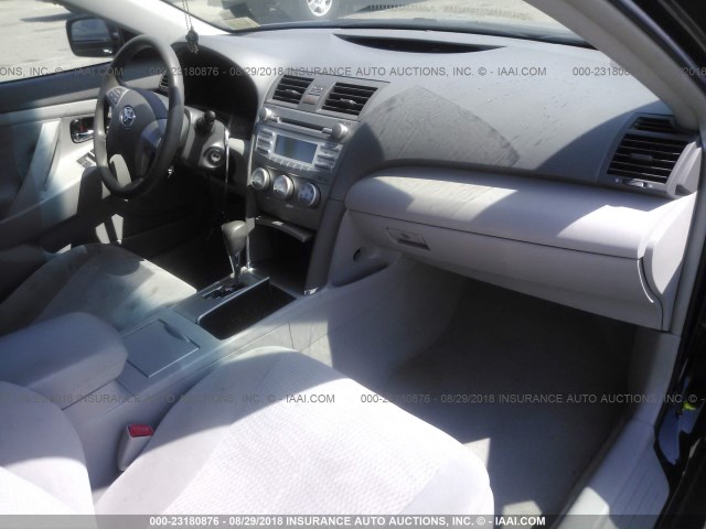 4T1BF3EKXBU732954 - 2011 TOYOTA CAMRY SE/LE/XLE 黑色 照片 5