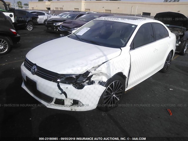 3VWLP7AJ2CM450918 - 2012 VOLKSWAGEN JETTA SEL WHITE photo 2