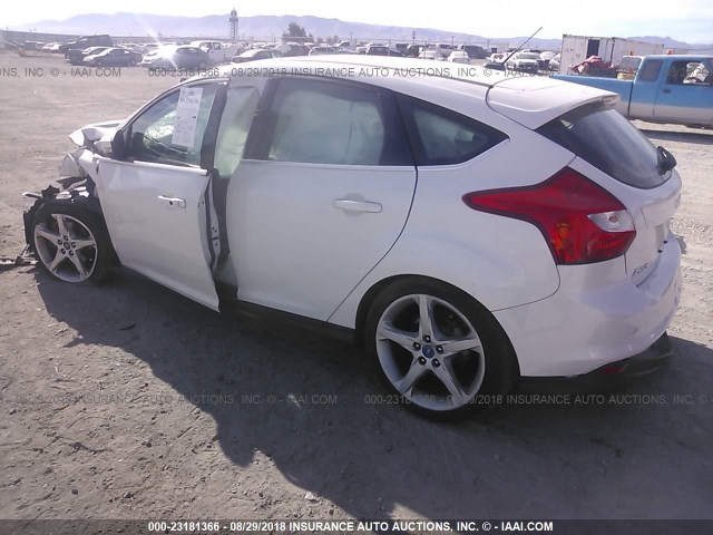 1FAHP3N2XCL130841 - 2012 FORD FOCUS TITANIUM WHITE photo 3