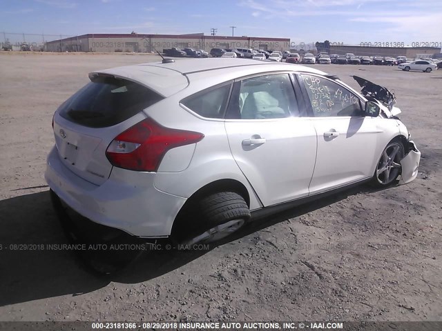 1FAHP3N2XCL130841 - 2012 FORD FOCUS TITANIUM WHITE photo 4